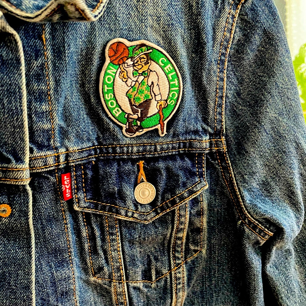 ☘️Levi Strauss NBA Celtics blue denim jacket☘️